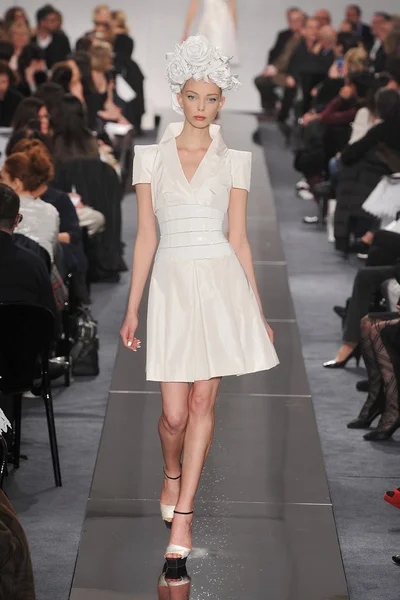 Look 18